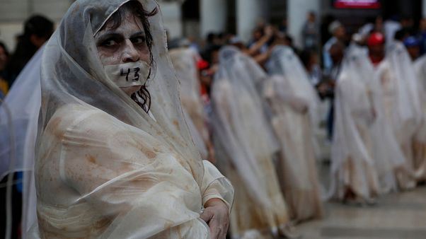 México: 43 "lloronas" piden justicia para los estudiantes de Aztoyinapa México: 43 "lloronas" piden justicia para los estudiantes de Aztoyinapa