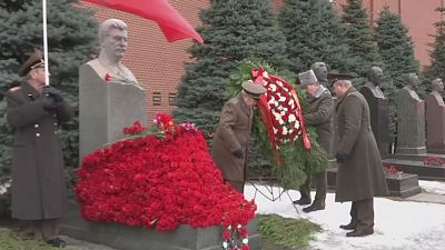 Mosca: cerimonia per l'anniversario della morte di Stalin