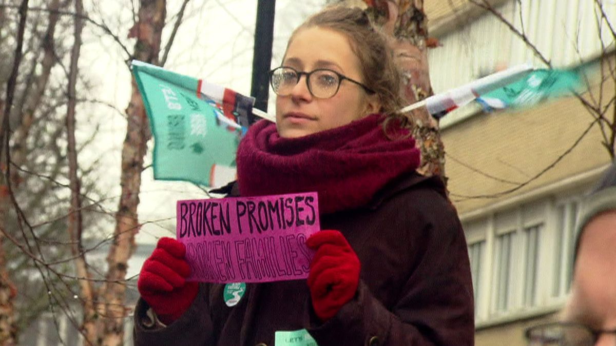 عشرات المتظاهرين في بروكسل يؤيدون استقبال المزيد من اللاجئين