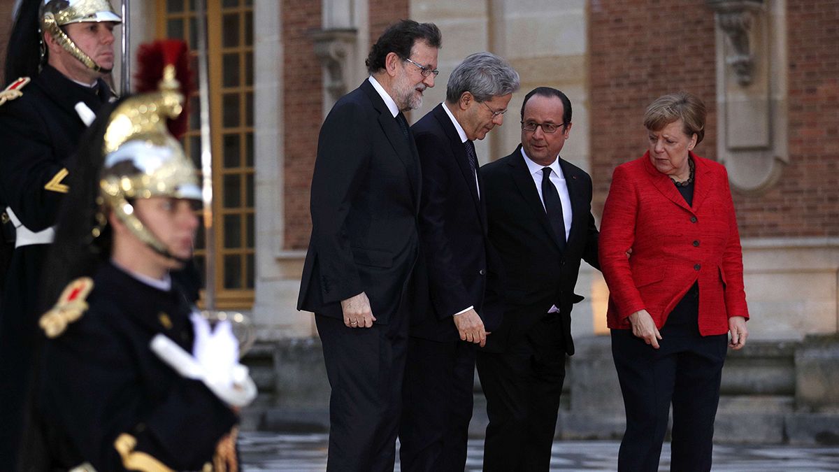 France hosts "mini EU summit" at Versailles
