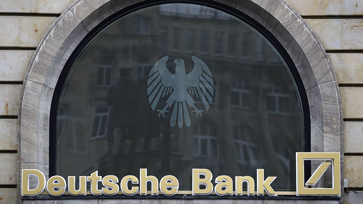 Zuhant a Deutsche Bank-papírok árfolyama