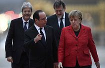 Versailles: Merkel und Hollande für "Europa verschiedener Geschwindigkeiten"