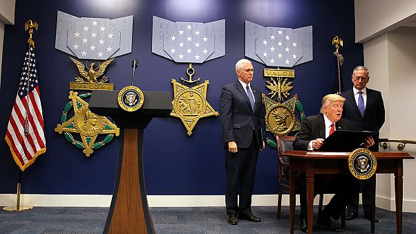 Los detractores del veto migratorio prometen volver a llevar a Trump ante la justicia Los detractores del veto migratorio prometen volver a llevar a Trump ante la justicia
