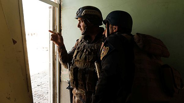 العبادي يتفقد القوات العراقية في الموصل العبادي يتفقد القوات العراقية في الموصل
