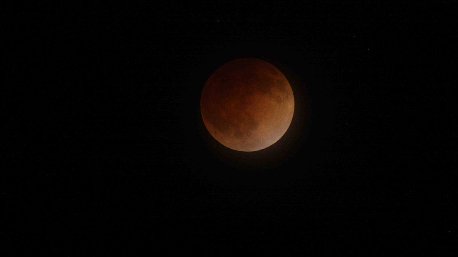 Image: Full lunar eclipse