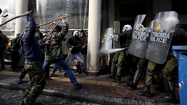 Grecia: choques entre agricultores y policías en una protesta contra la austeridad Grecia: choques entre agricultores y policías en una protesta contra la austeridad