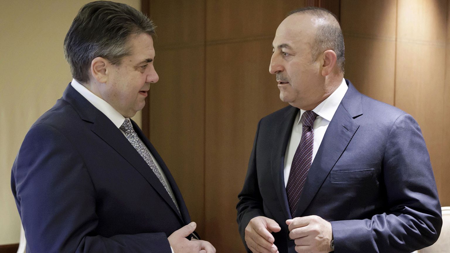 Германия-Турция: главы МИДов пытаются разрядить напряженность