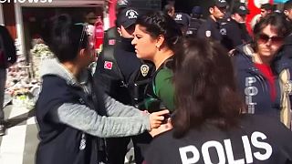 پلیس ترکیه ده ها تن از تظاهرکنندگان روز جهانی زن را بازداشت کرد