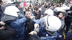 Θεσσαλονίκη: Επεισόδια έξω από το στρατόπεδο Παύλου Μελά  λίγο πριν την άφιξη του Αλ.Τσίπρα
