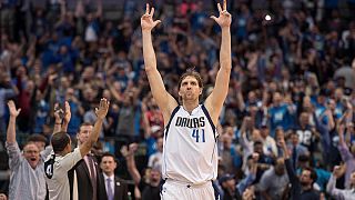 Dirk Nowitzki entra en la historia de la NBA