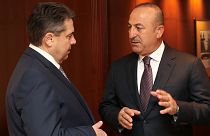 La reunión entre Çavusoglu y Gabriel no desactiva la crisis diplomática turcoalemana