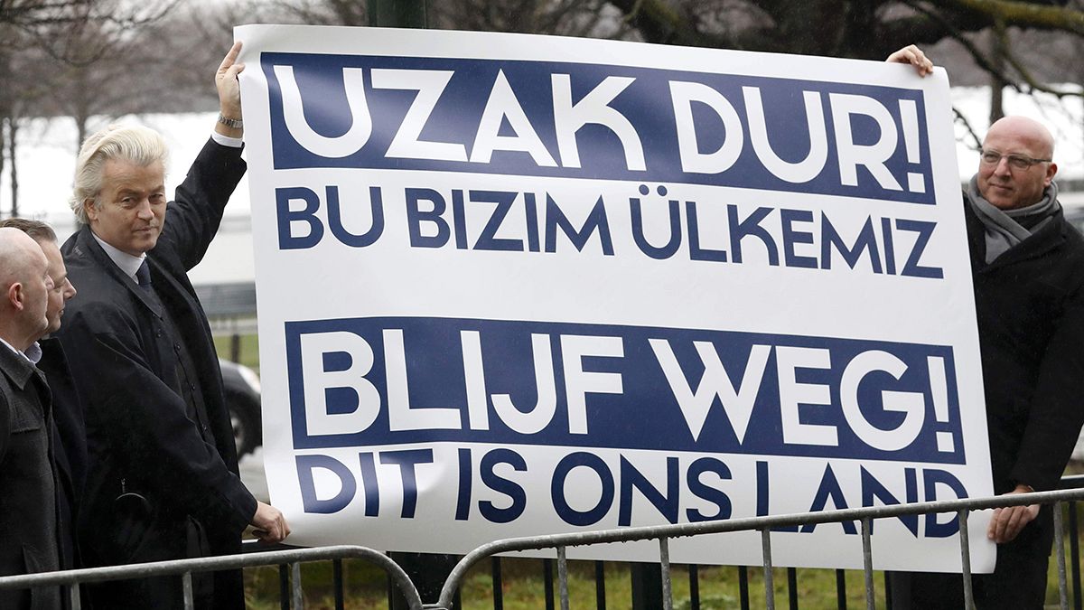وزير الخارجية التركي: لن نخضع لفاشيين مثل الهولندي فيلدرز