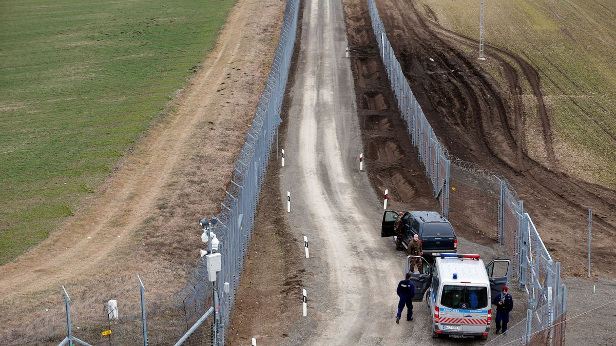 Magyar határvadászokra panaszkodnak a bevándorlók