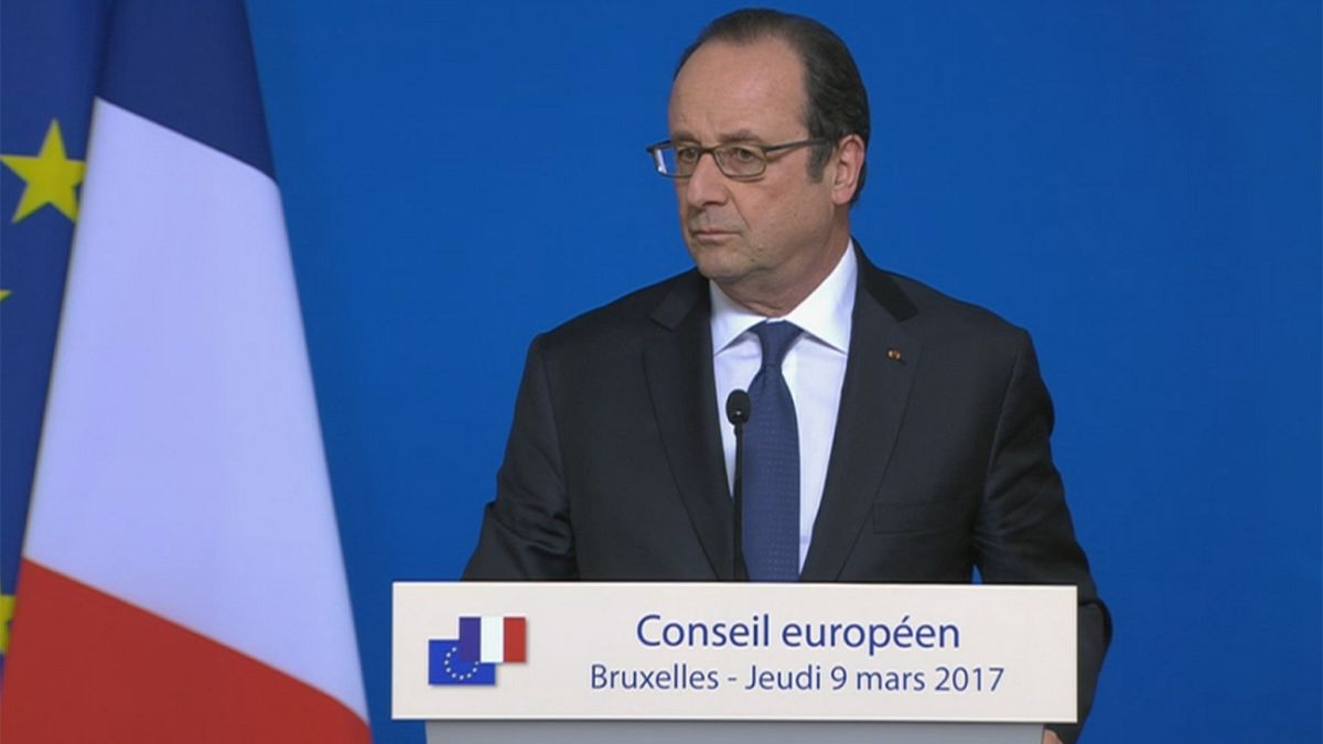 Hollande responde con humor a un periodista de Euronews sobre a quién votará en las presidenciales