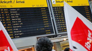 Aeroportos de Berlim paralisados por greve de 25 horas