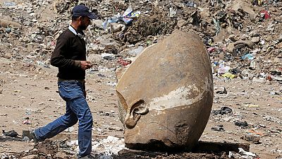 Presumível estátua de Ramses II é desenterrada no Cairo