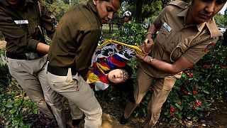 Tibetli protestocular Hindistan'da sokağa döküldü