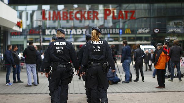 Germania: allarme attentato in un centro commerciale di Limbecker Platz Germania: allarme attentato in un centro commerciale di Limbecker Platz