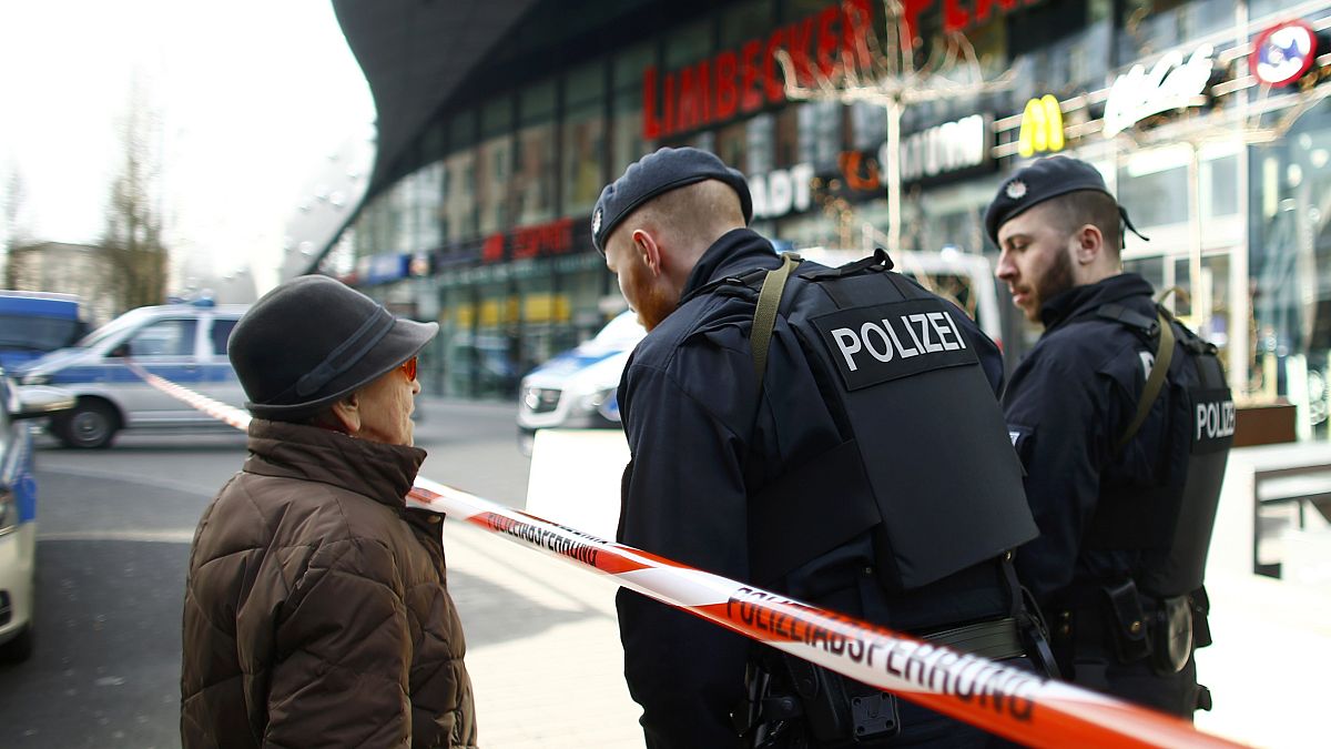 Mall closed over terror threat in Germany