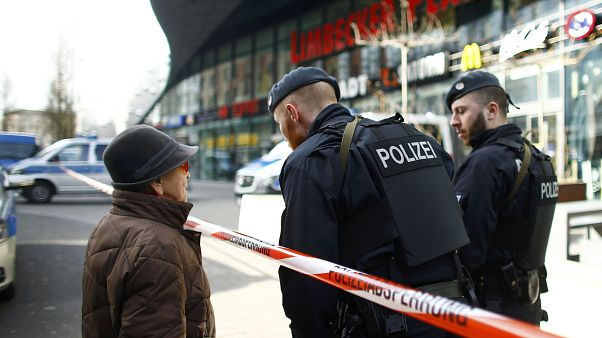 Alemania: dos detenidos en relación con la masacre que el Dáesh quería perpetrar en un centro comercial Alemania: dos detenidos en relación con la masacre que el Dáesh quería perpetrar en un centro comercial