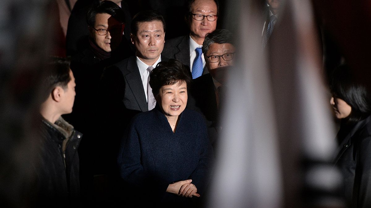 رئيسة كورياالجنوبية المعزولة تغادر القصر الرئاسي
