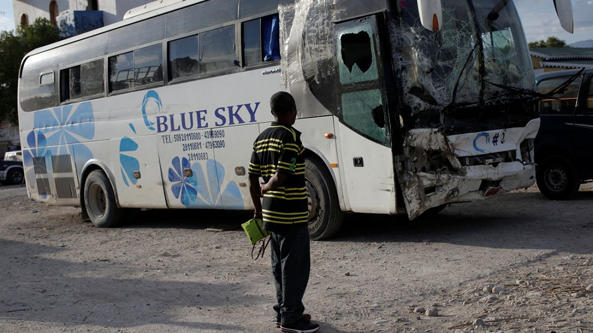 Haiti'de otobüs kalabalığın içine daldı: 38 ölü
