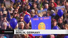 Milhares de manifestantes a favor da UE em Berlim