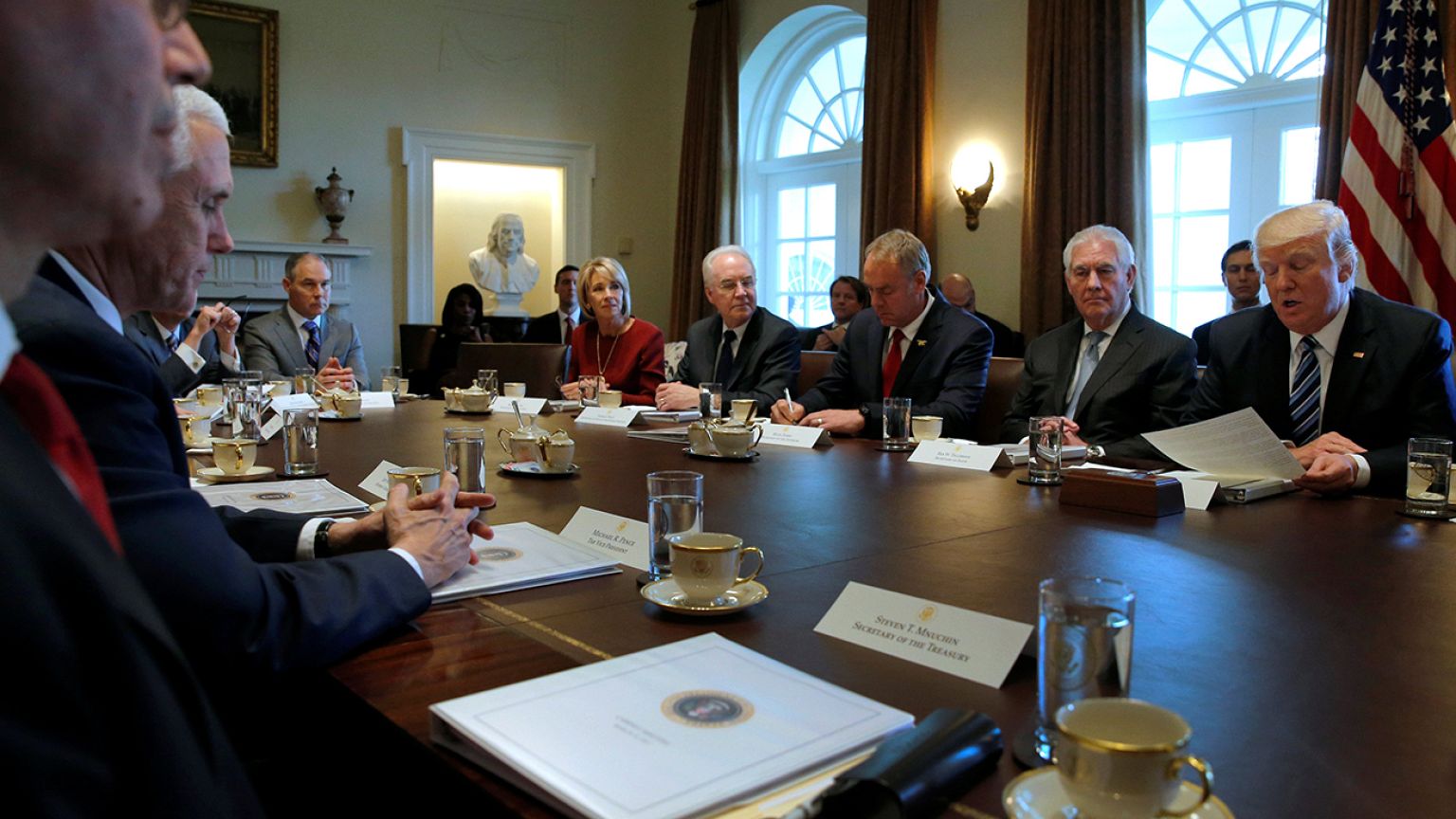 Usa. Con riforma sanità Trump 24 milioni di americani assicurati in meno rispetto ad Obamacare
