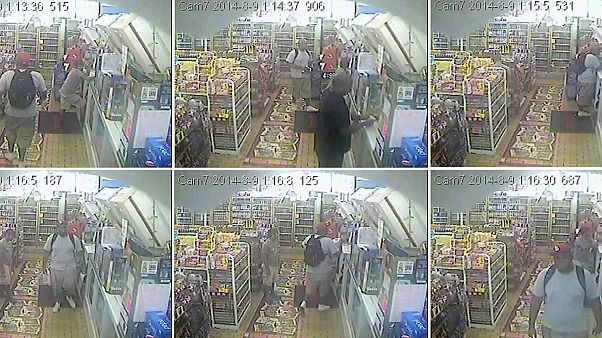 Ferguson, nuovo video mostra il 18enne Brown prima di venire ucciso dalla polizia Ferguson, nuovo video mostra il 18enne Brown prima di venire ucciso dalla polizia