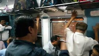 Mumbai commuters get their groove on with impromptu jamming session