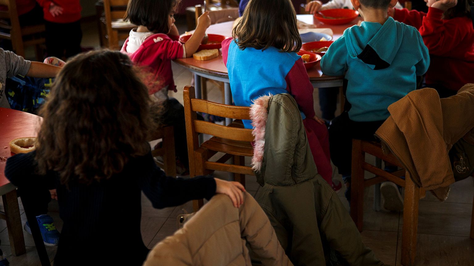 Ελλάδα: Η πιο σκοτεινή πλευρά της οικονομικής κρίσης. - Η παιδική φτώχεια!