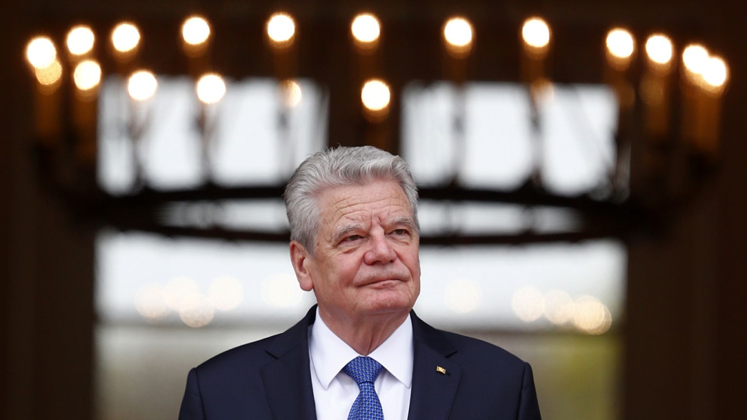 Távozik a német államfő, egykori NDK-s lelkész, az ügynökakták feltárója