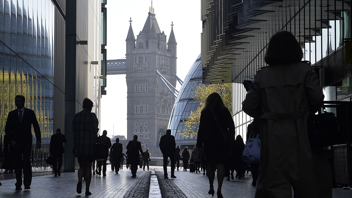 El paro baja en el Reino Unido al 4,7%, aunque a costa de trabajos precarios