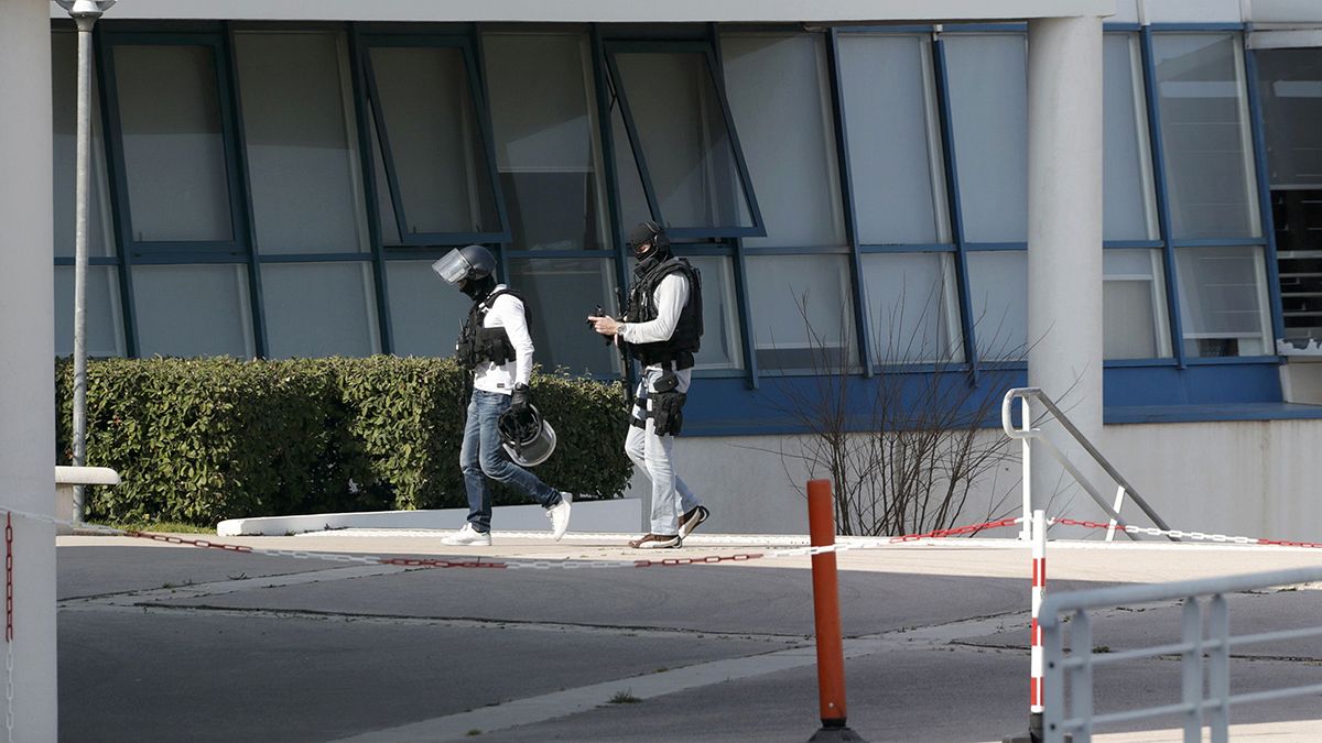 Fransa'da silahlı lise öğrencisi okulunu bastı: En az 3 yaralı