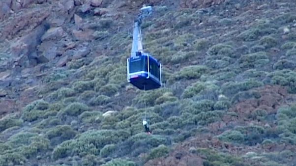 Espanha: Dezenas de pessoas presas nos teleféricos do Monte Teide Espanha: Dezenas de pessoas presas nos teleféricos do Monte Teide