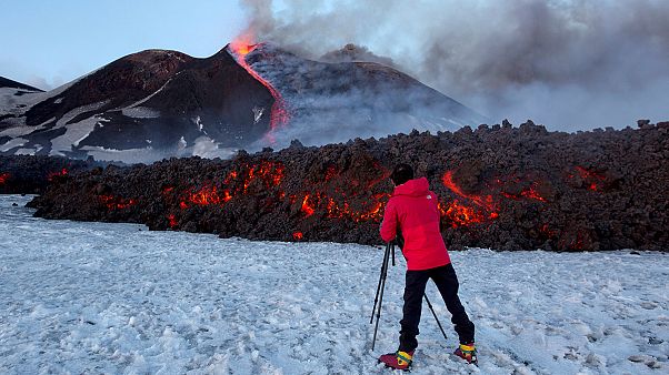 Erupção vulcânica do Etna deixa vários feridos Erupção vulcânica do Etna deixa vários feridos