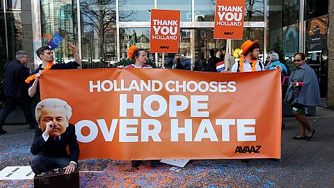 Niederlande: Erleichterung vorm Parlament