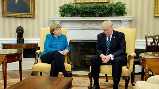 Blicke sprechen Bände: 12 ziemlich geniale Tweets zu Merkel-Trump