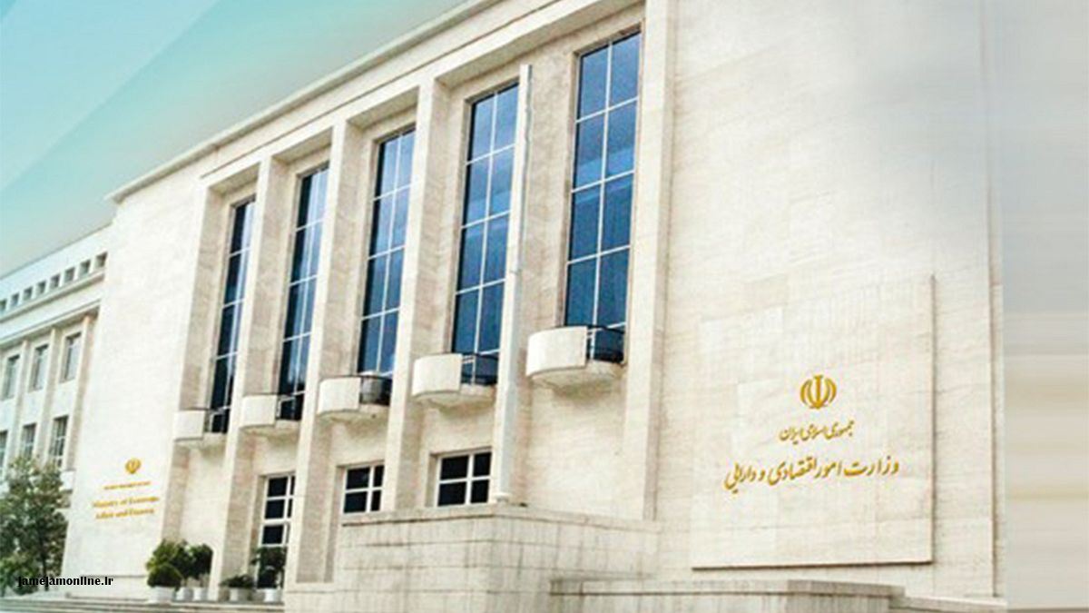 وزارت اقتصاد دولت احمدی‌نژاد را به دست‌اندازی به بانک مرکزی متهم کرد