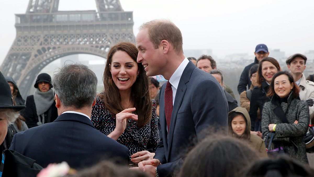 Continúa la primera visita oficial a París del príncipe Guillermo de Inglaterra y su esposa Kate