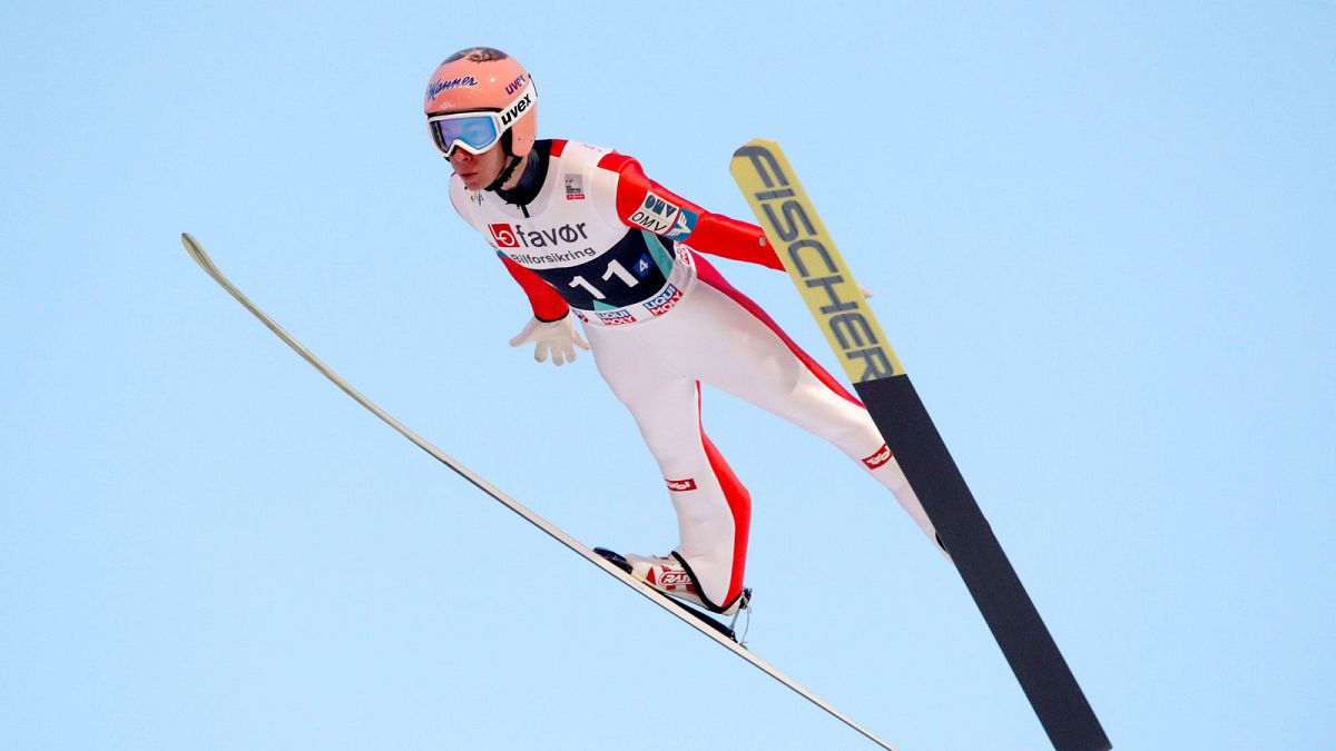 Saltos de esqui: Stefan Kraft bate recorde do mundo e Noruega ganha em casa