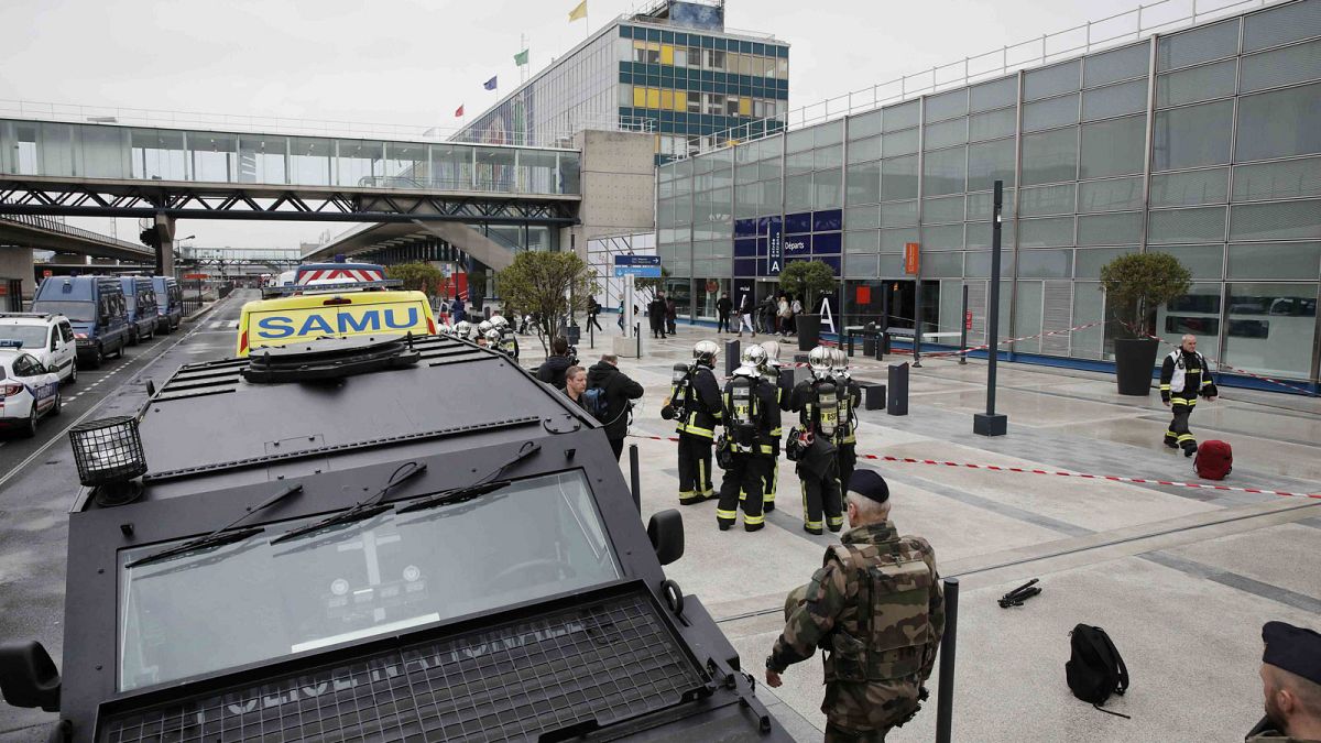 Párizs/Orly: a lelőtt reptéri támadó próbaidőn volt