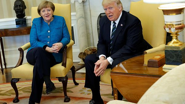 Hört Trump schlecht? Oder wollte er Merkel nicht hören? Hört Trump schlecht? Oder wollte er Merkel nicht hören?