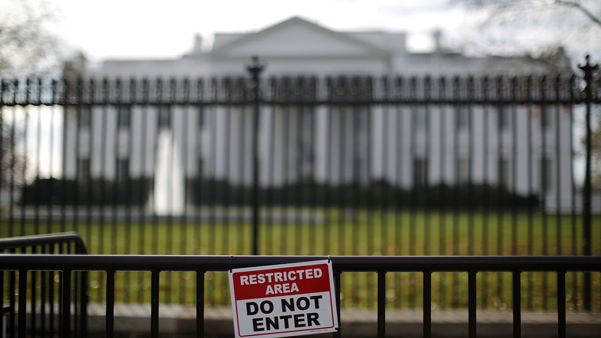 Casa Branca reforça segurança depois de detenção em posto de controlo