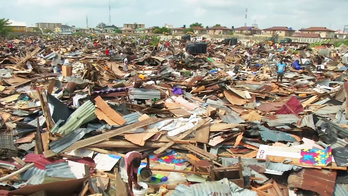 Bairro de lata nigeriano demolido em Lagos