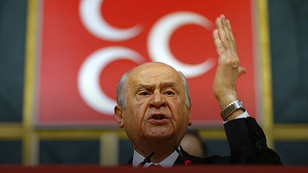 Streit unter "Grauen Wölfen": Referendum in der Türkei spaltet rechtsextreme MHP Streit unter "Grauen Wölfen": Referendum in der Türkei spaltet rechtsextreme MHP
