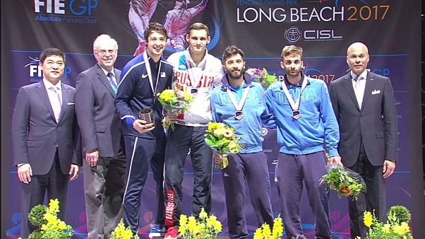 Timur Safin y Lee Kiefer brillan en el Primer Gran Premio del año de esgrima Timur Safin y Lee Kiefer brillan en el Primer Gran Premio del año de esgrima