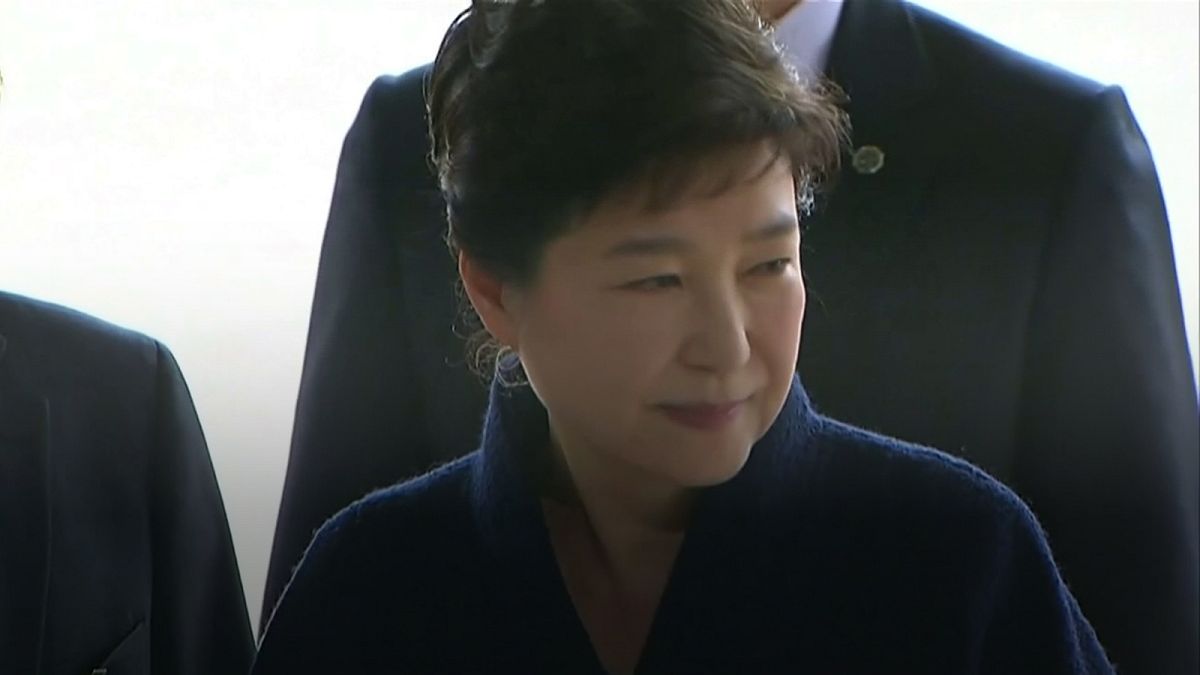 رئيسة كوريا الجنوبية المُقالَة تعتذر لشعبها قبيل دخولها مكتب المدعي العام للتحقيق حول شُبهات فساد
