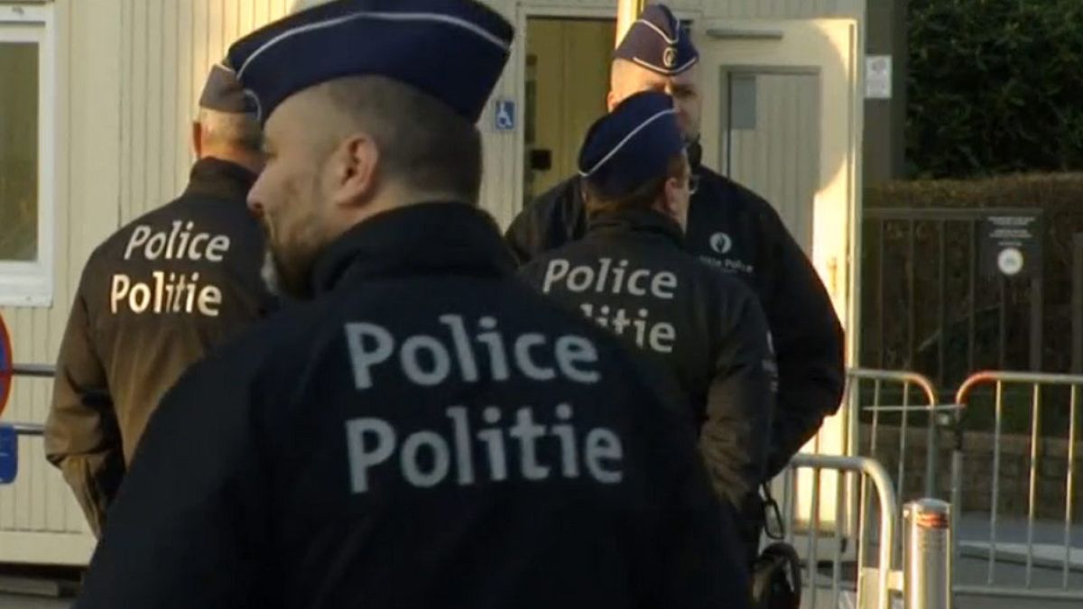 Bélgica debate-se com falta de pessoal para travar extremistas