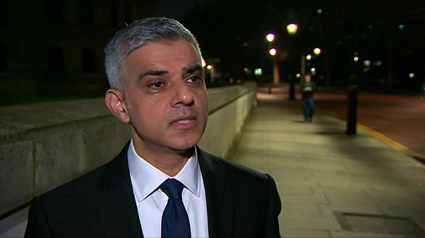 Khan: nem félemlíthetnek meg a terroristák Khan: nem félemlíthetnek meg a terroristák